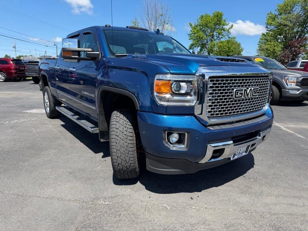 GMC Sierra 2500HD Denali Crew Cab 4WD 2017