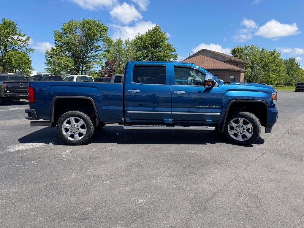GMC Sierra 2500HD Denali Crew Cab 4WD 2017