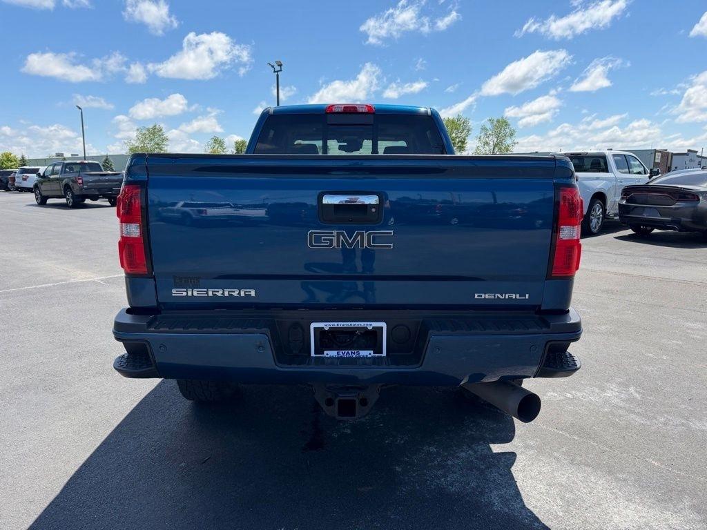 GMC Sierra 2500HD Denali Crew Cab 4WD 2017