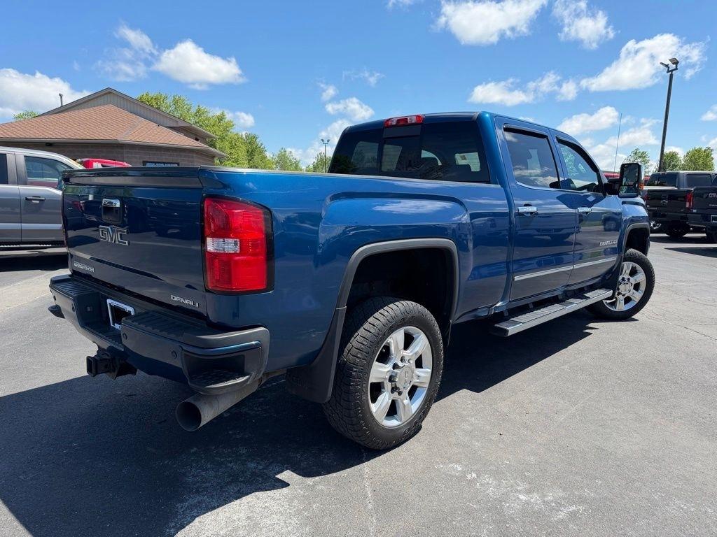 GMC Sierra 2500HD Denali Crew Cab 4WD 2017