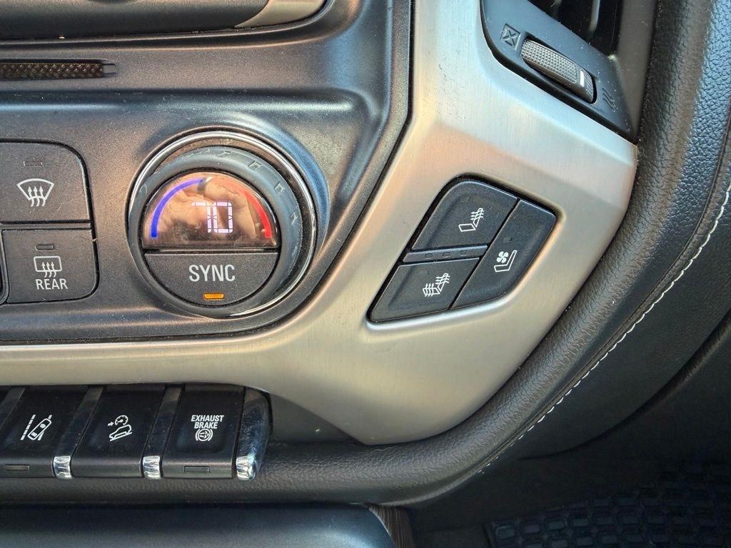 GMC Sierra 2500HD Denali Crew Cab 4WD 2017