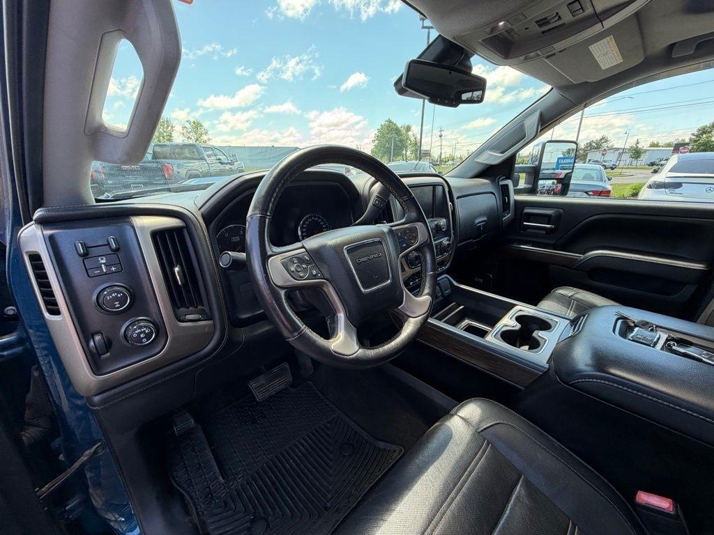 GMC Sierra 2500HD Denali Crew Cab 4WD 2017