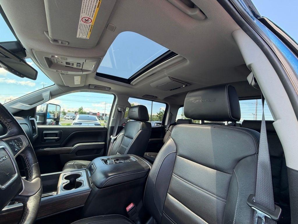GMC Sierra 2500HD Denali Crew Cab 4WD 2017