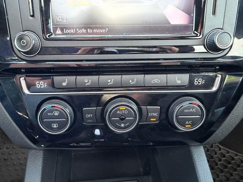 Volkswagen Jetta 2.0T GLI 6M 2017