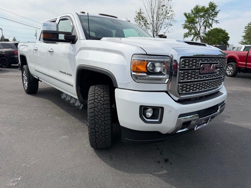 GMC Sierra 2500HD Denali Crew Cab 4WD 2019