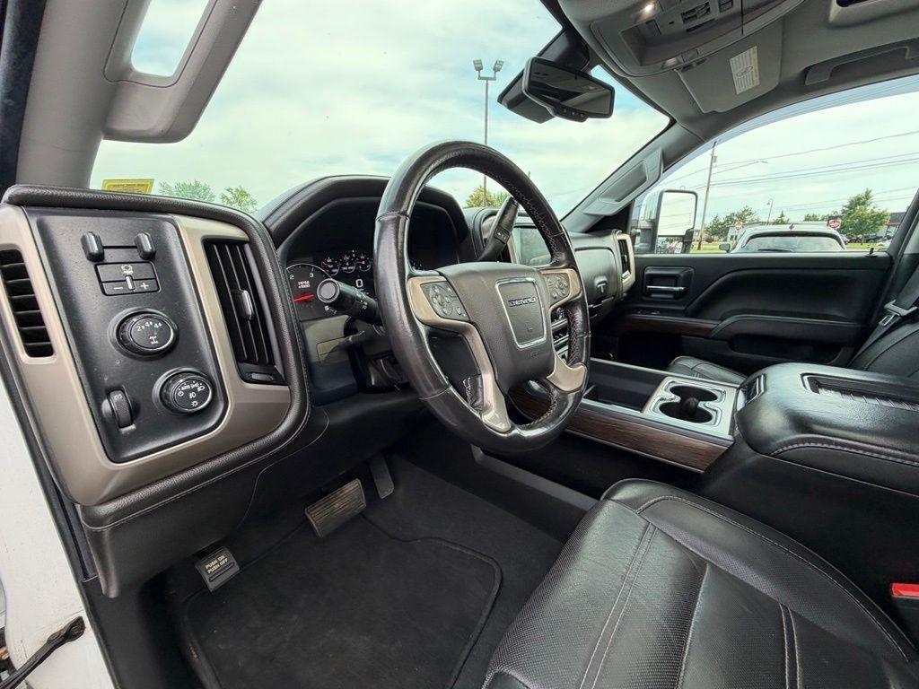 GMC Sierra 2500HD Denali Crew Cab 4WD 2019