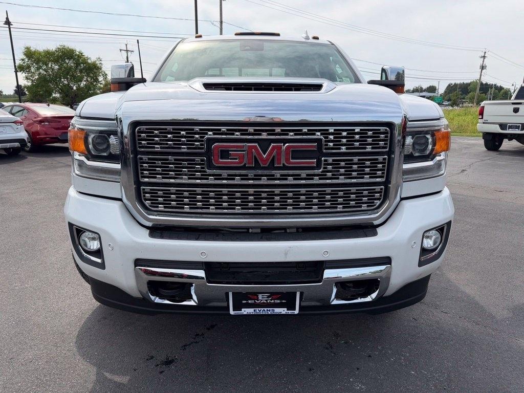 GMC Sierra 2500HD Denali Crew Cab 4WD 2019