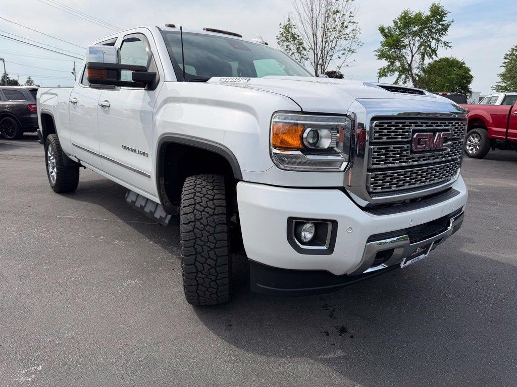 GMC Sierra 2500HD Denali Crew Cab 4WD 2019