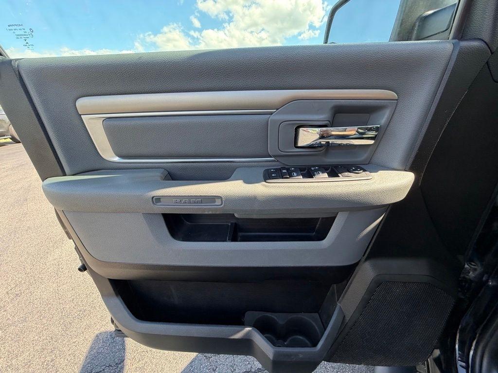 RAM 1500 Classic Warlock 4x4 Quad Cab 6'4" Box 2020