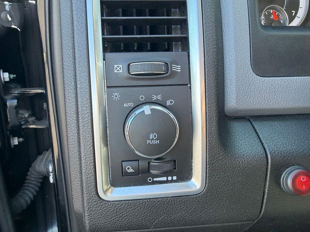 RAM 1500 Classic Warlock 4x4 Quad Cab 6'4" Box 2020