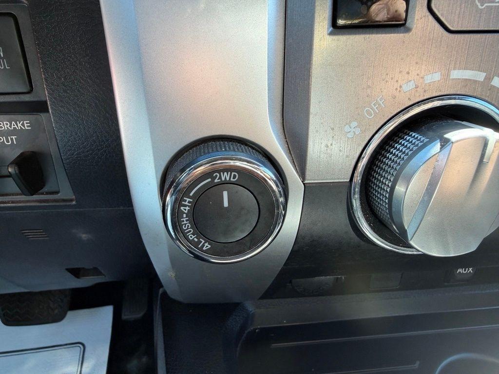 Toyota Tundra SR5 5.7L V8 Double Cab 4WD 2016