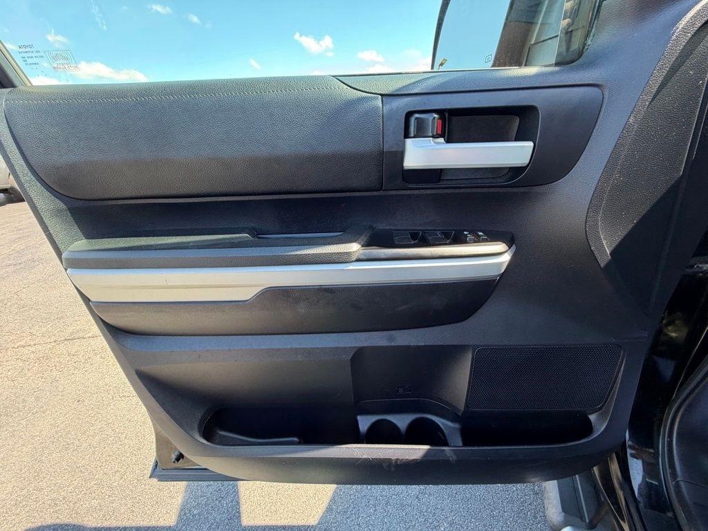 Toyota Tundra SR5 5.7L V8 Double Cab 4WD 2016
