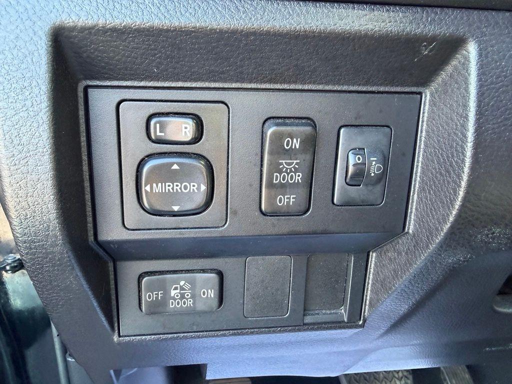 Toyota Tundra SR5 5.7L V8 Double Cab 4WD 2016