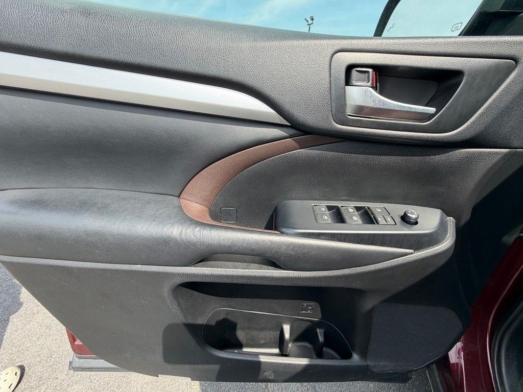 Toyota Highlander XLE AWD V6 2019