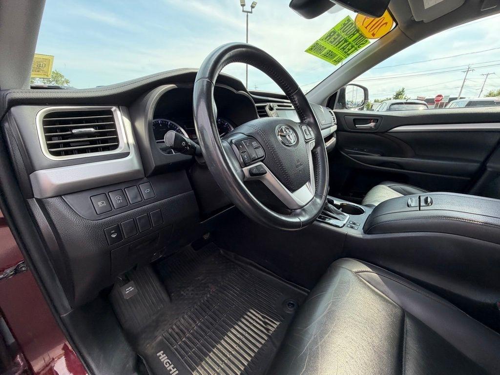 Toyota Highlander XLE AWD V6 2019