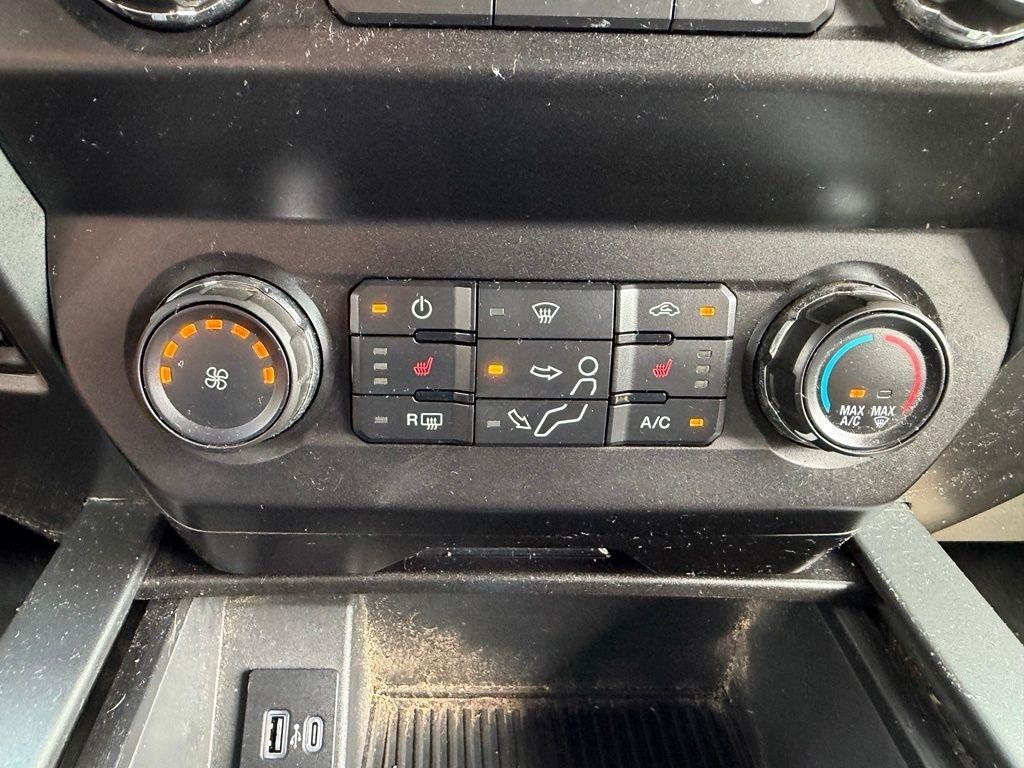 Ford F-350 SD XLT Crew Cab 4WD 2022