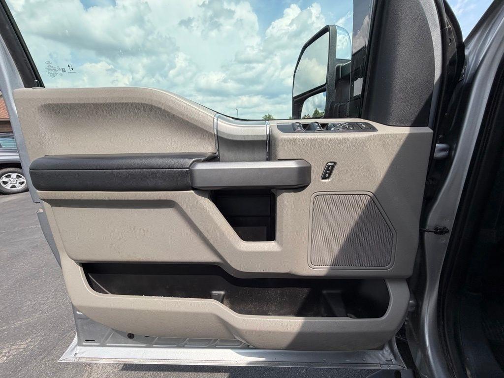 Ford F-350 SD XLT Crew Cab 4WD 2022