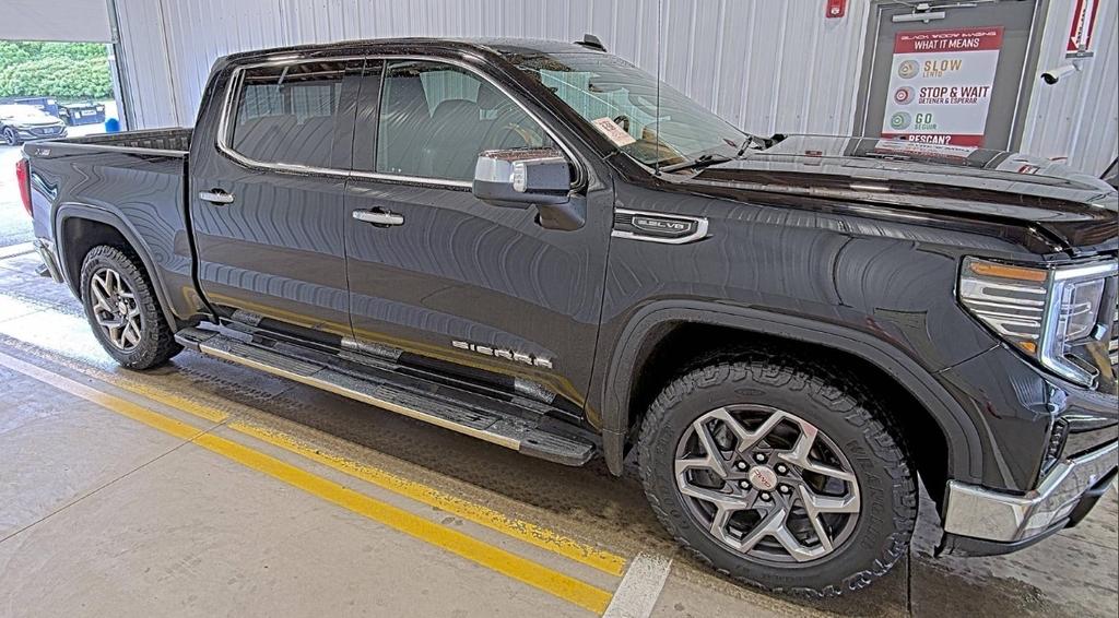 GMC Sierra 1500 SLT Crew Cab 4WD 2022