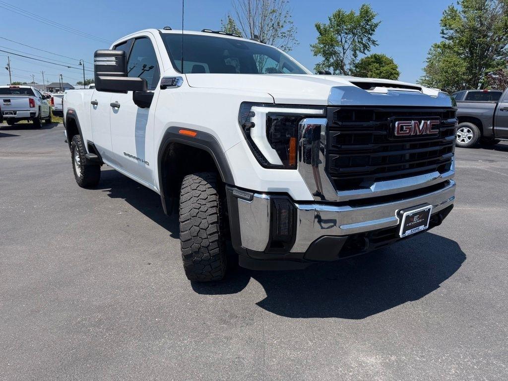 GMC Sierra 2500HD Pro Double Cab 4WD SB 2024