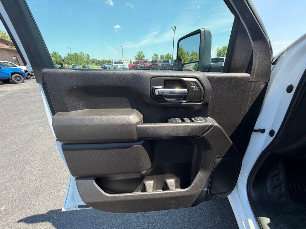 GMC Sierra 2500HD Pro Double Cab 4WD SB 2024
