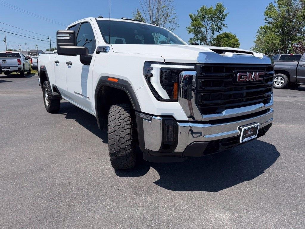 GMC Sierra 2500HD Pro Double Cab 4WD SB 2024