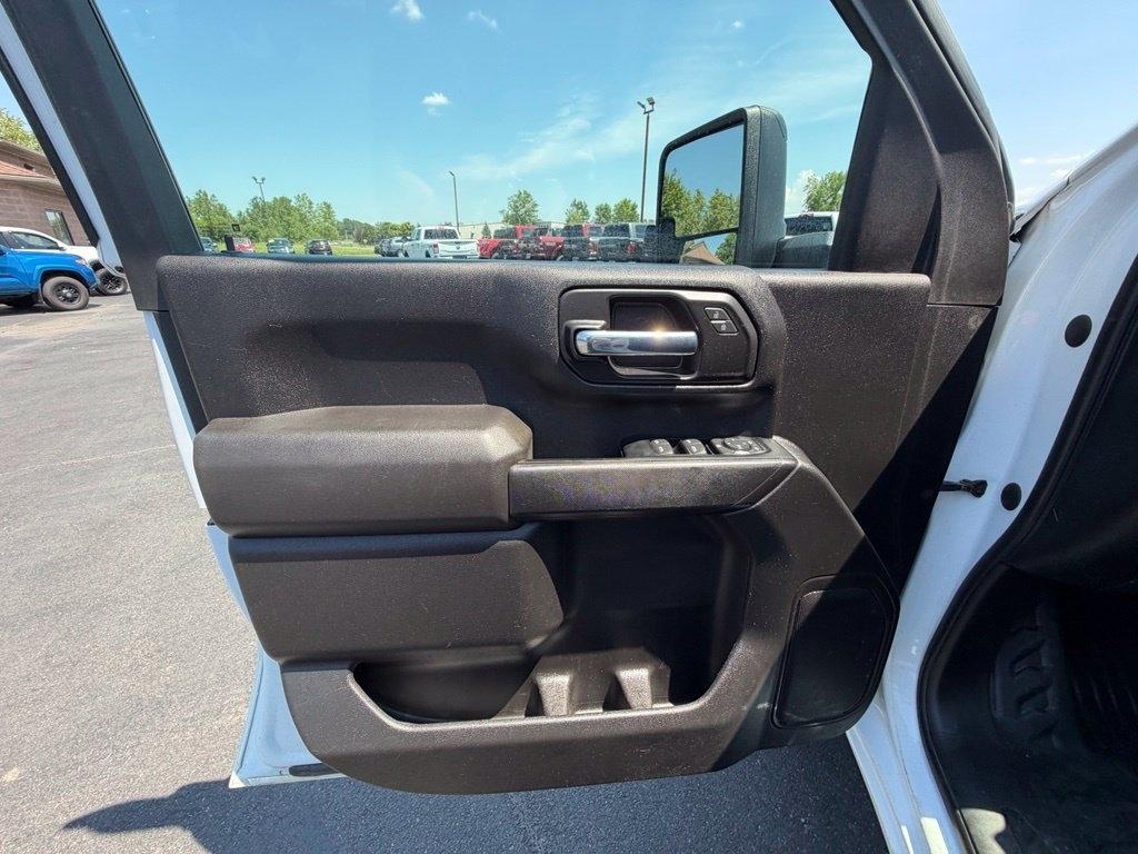 GMC Sierra 2500HD Pro Double Cab 4WD SB 2024