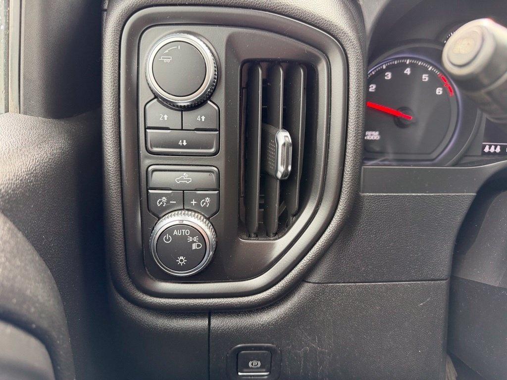 GMC Sierra 2500HD Pro Double Cab 4WD SB 2024
