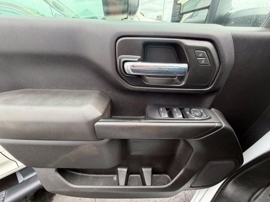 GMC Sierra 2500HD Pro Double Cab 4WD SB 2024