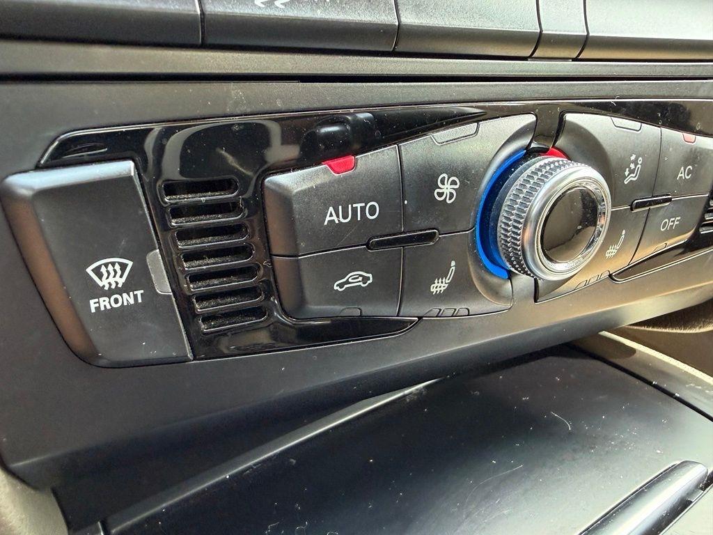 Audi A4 2.0T Sedan quattro Tiptronic 2014