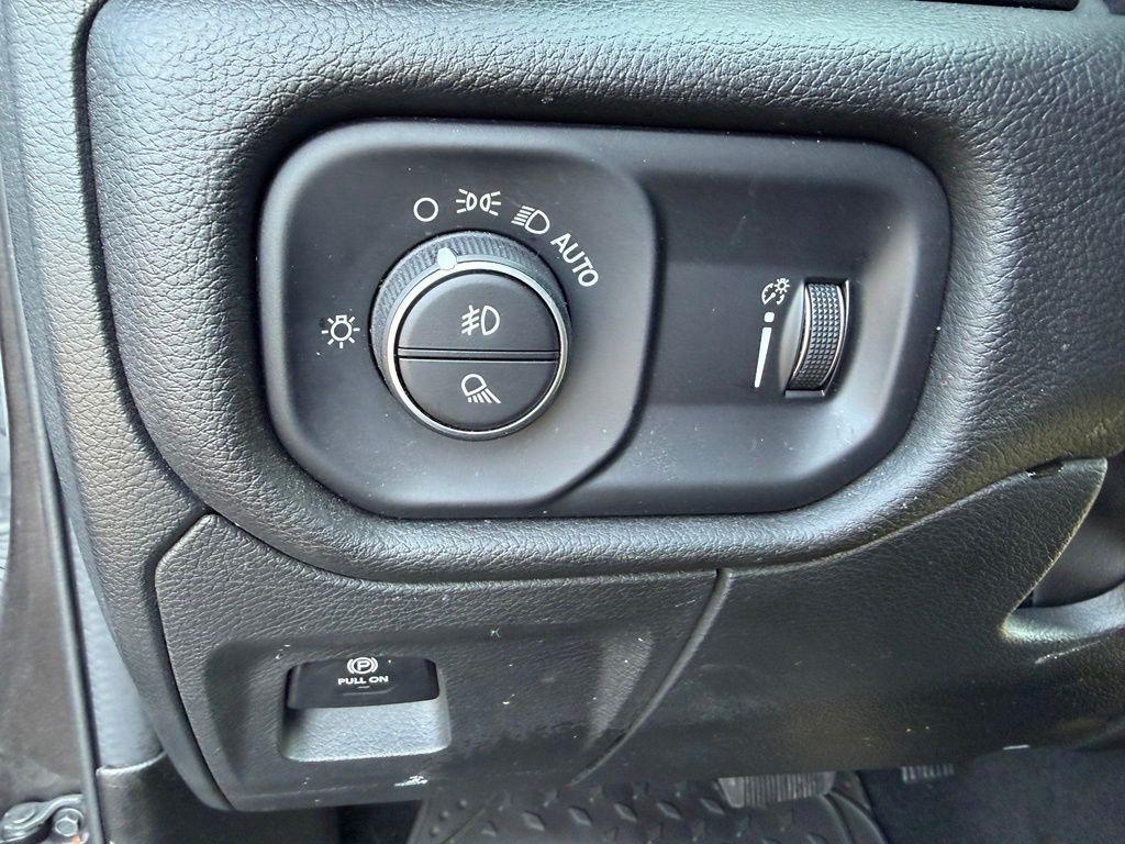 RAM 1500 Big Horn Crew Cab SWB 4WD 2023