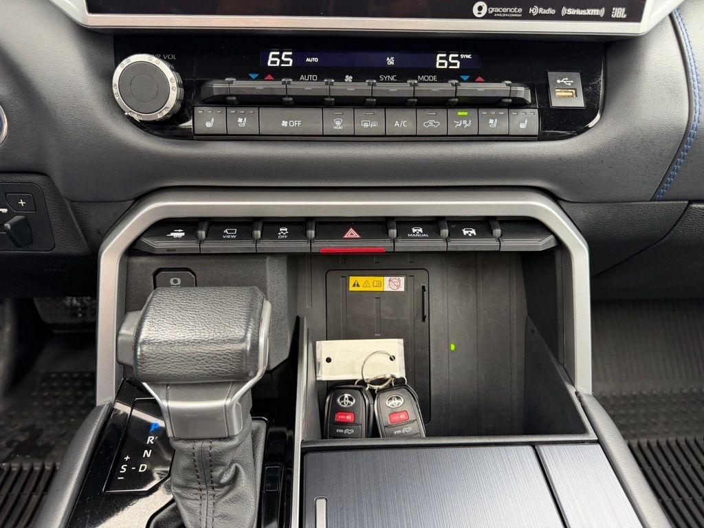 Toyota Tundra Platinum CrewMax 4WD Long Bed Hybrid 2023