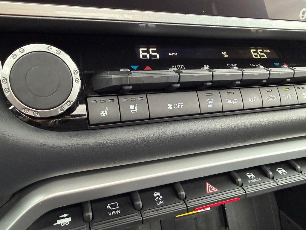 Toyota Tundra Platinum CrewMax 4WD Long Bed Hybrid 2023