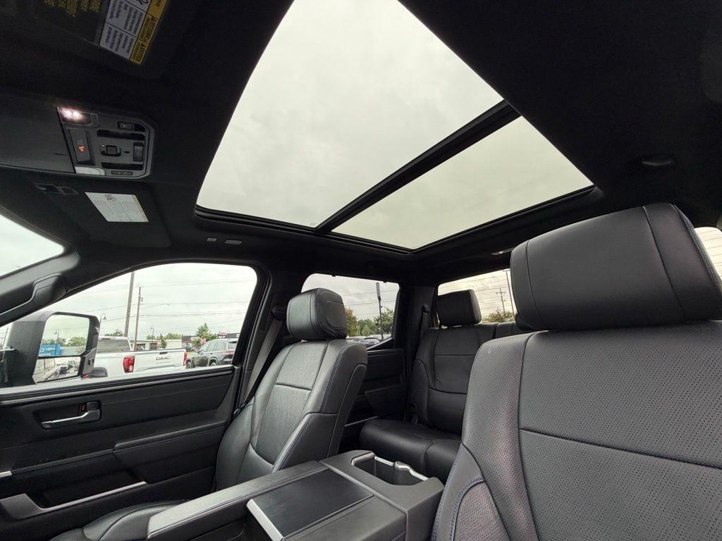 Toyota Tundra Platinum CrewMax 4WD Long Bed Hybrid 2023