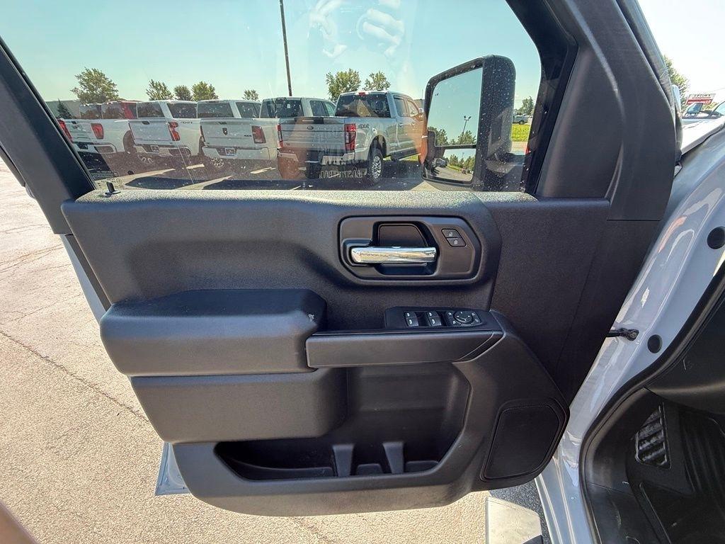 Chevrolet Silverado 2500HD Crew Cab 4WD 2024