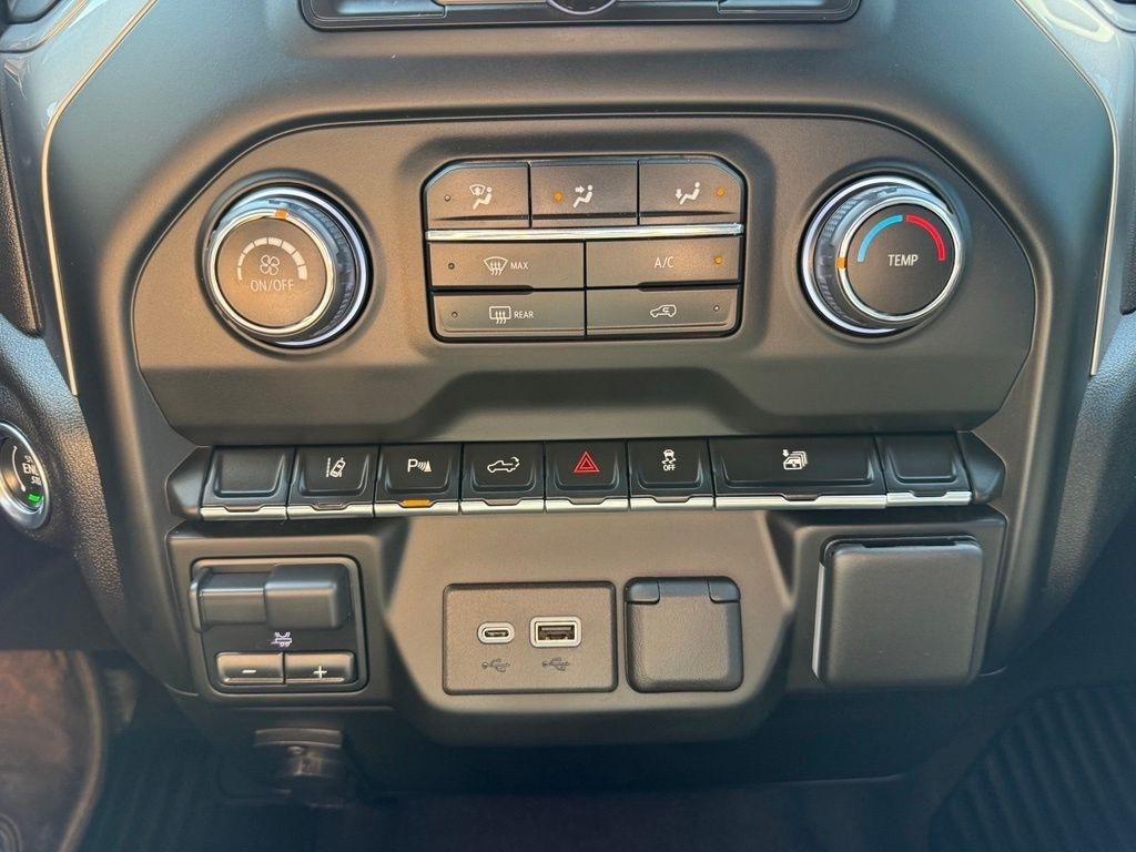 Chevrolet Silverado 2500HD Crew Cab 4WD 2024