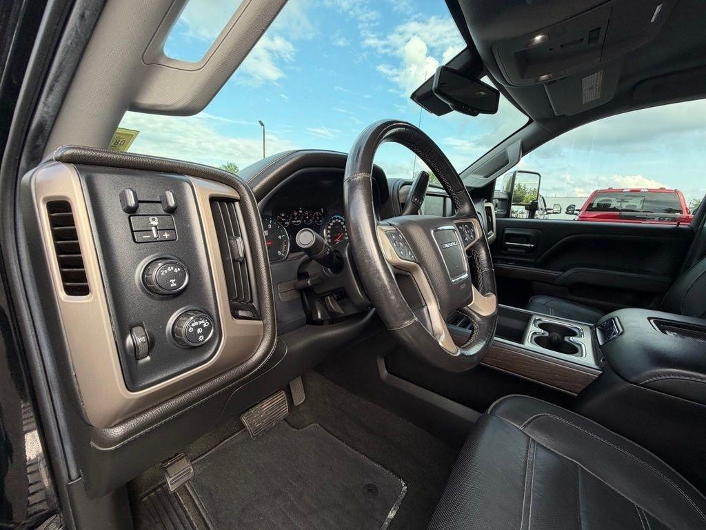 GMC Sierra 2500HD Denali Crew Cab 4WD 2018