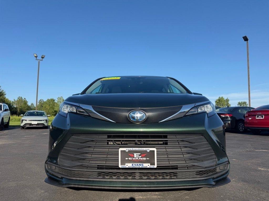 Toyota Sienna LE 8-Passenger 2023