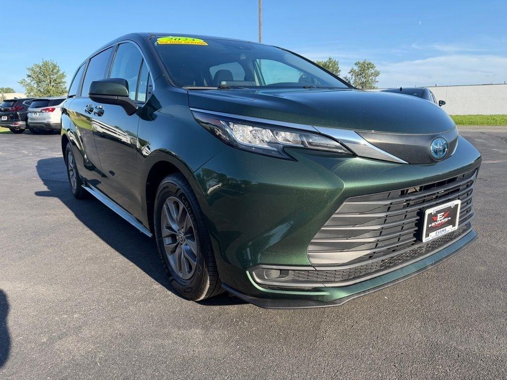 Toyota Sienna LE 8-Passenger 2023