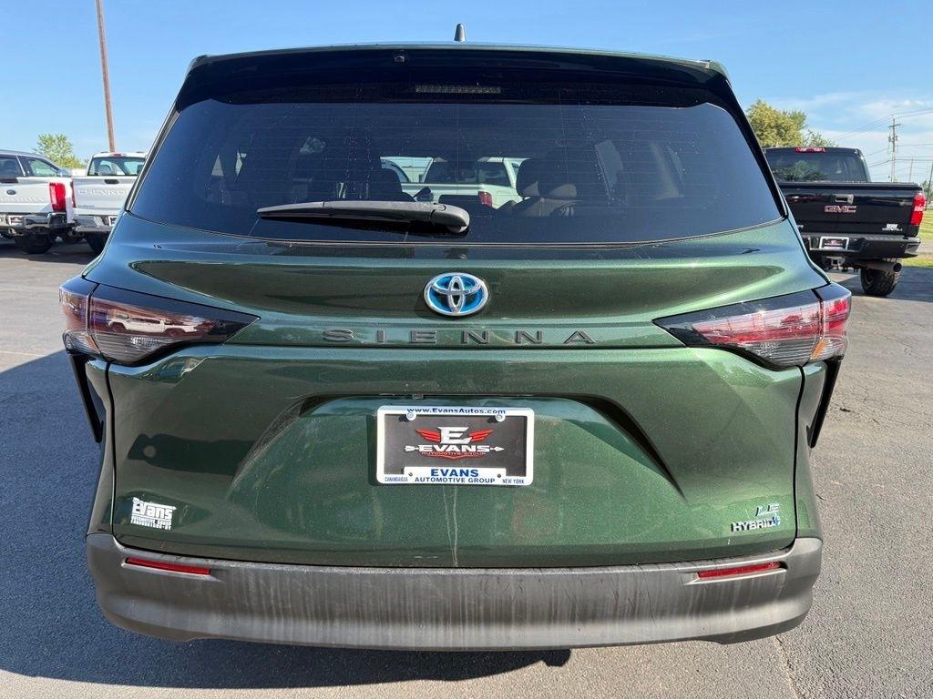 Toyota Sienna LE 8-Passenger 2023