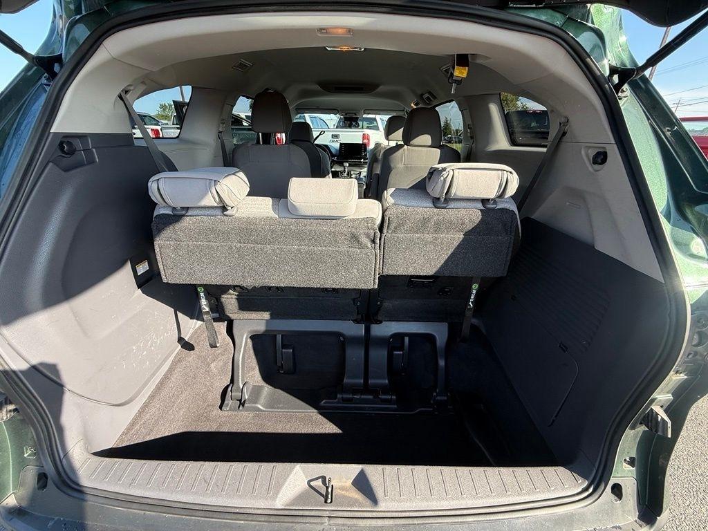 Toyota Sienna LE 8-Passenger 2023