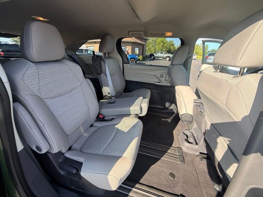 Toyota Sienna LE 8-Passenger 2023