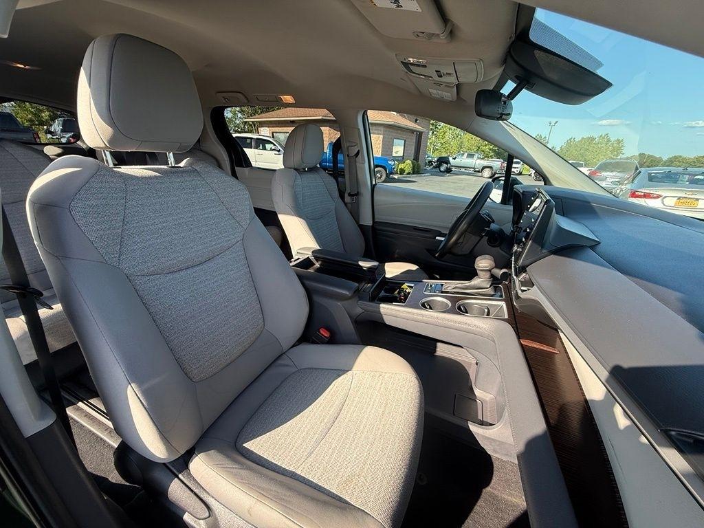 Toyota Sienna LE 8-Passenger 2023