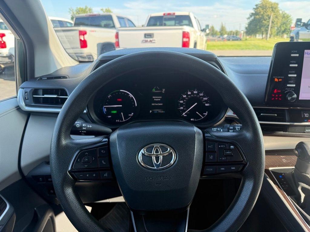 Toyota Sienna LE 8-Passenger 2023