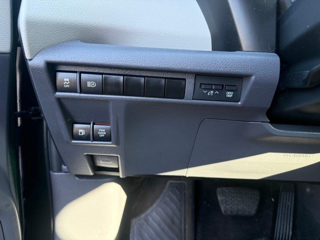 Toyota Sienna LE 8-Passenger 2023