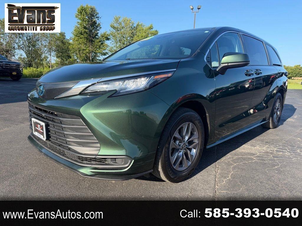 2023 Toyota Sienna LE 8-Passenger