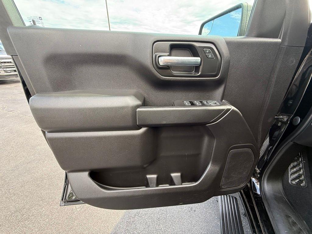 Chevrolet Silverado 1500 Custom Trail Boss Crew Cab Long Box 4WD 2020
