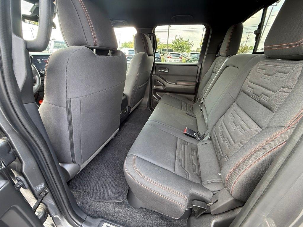 Nissan Frontier PRO-4X Crew Cab 4WD 2023