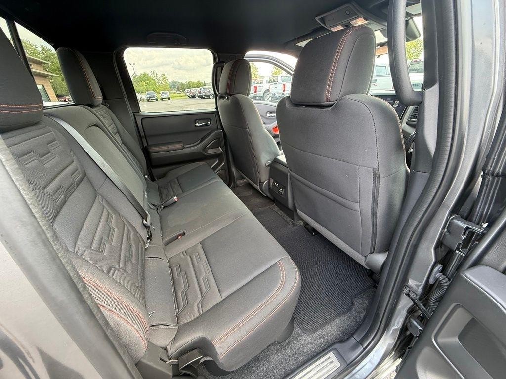 Nissan Frontier PRO-4X Crew Cab 4WD 2023