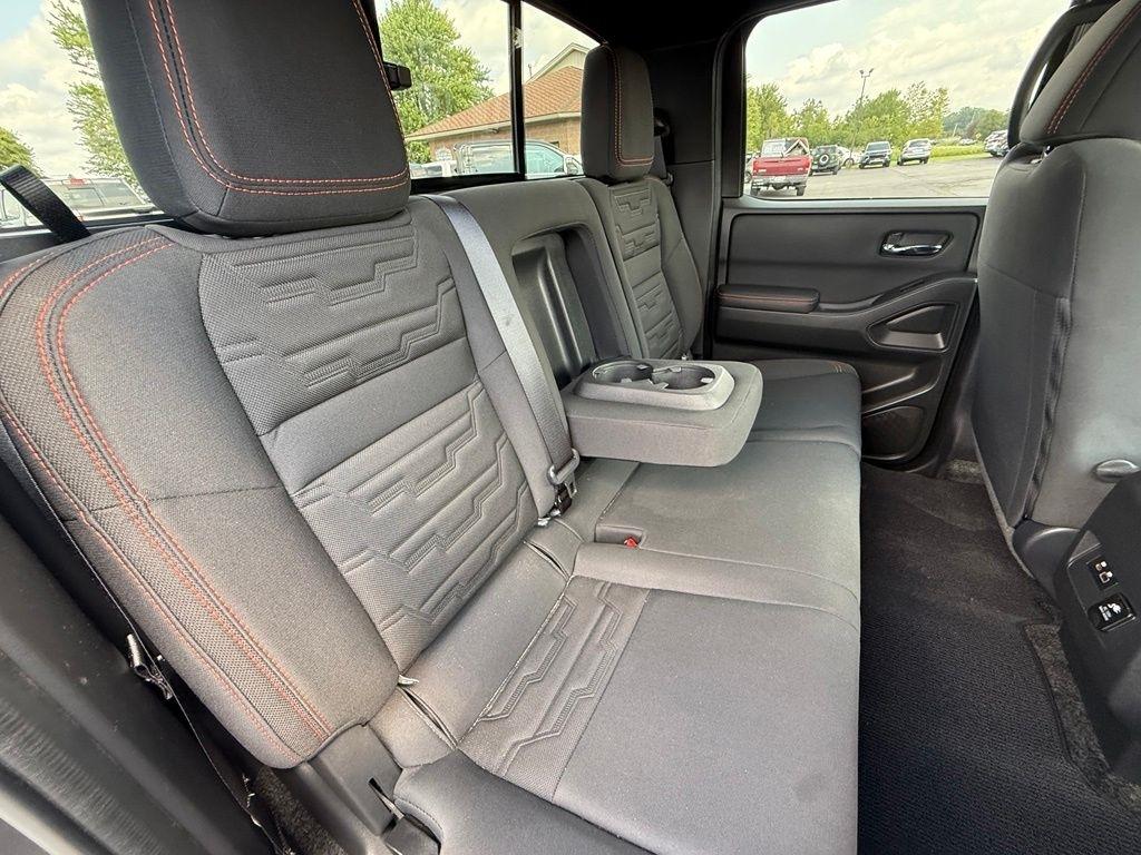 Nissan Frontier PRO-4X Crew Cab 4WD 2023