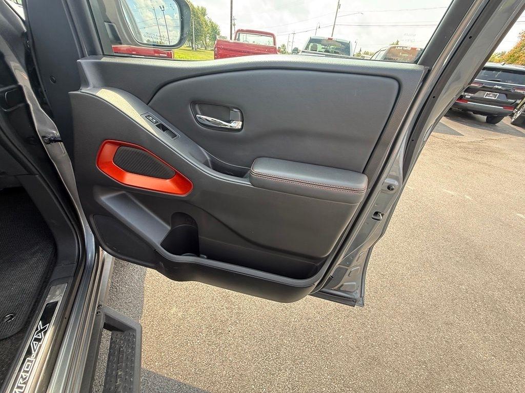 Nissan Frontier PRO-4X Crew Cab 4WD 2023